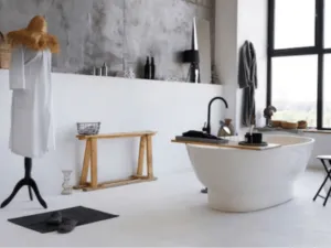 un bagno con lavandino e vasca