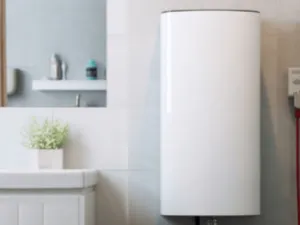 uno scaldabagno su una parete di un bagno